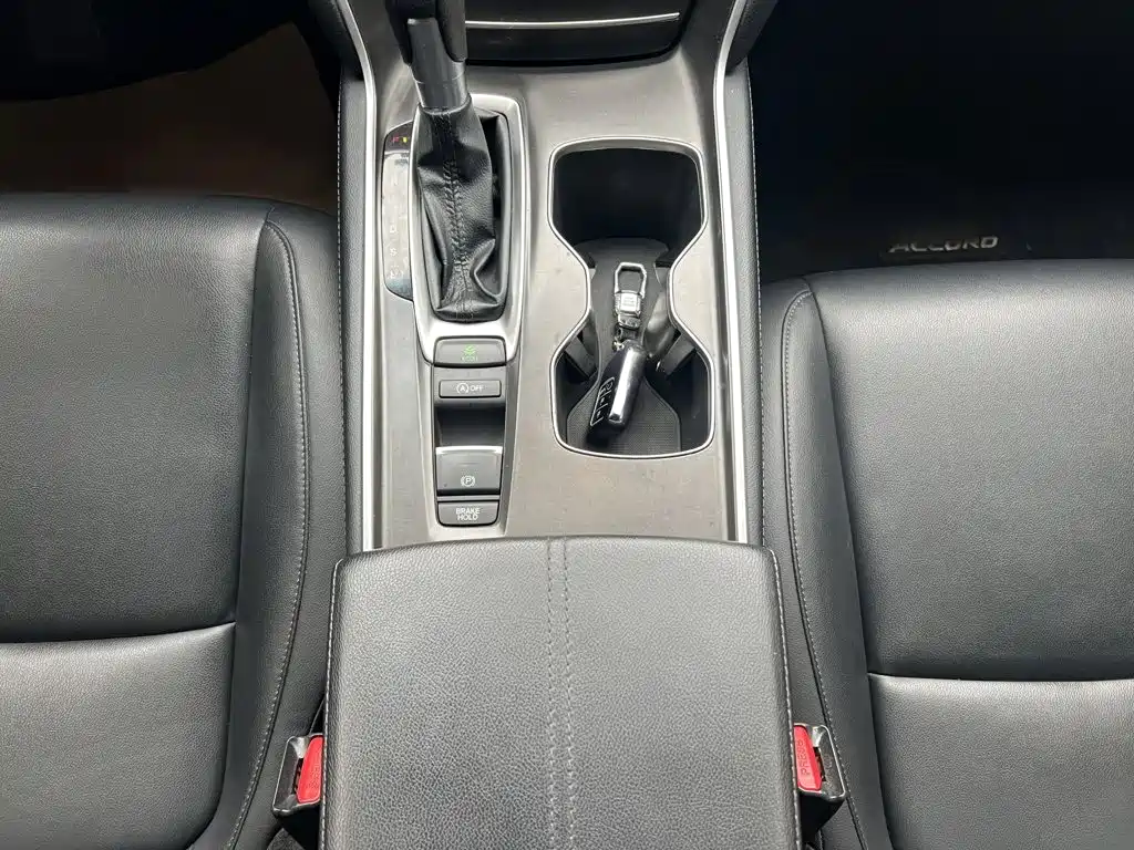 Honda Accord — фото 20