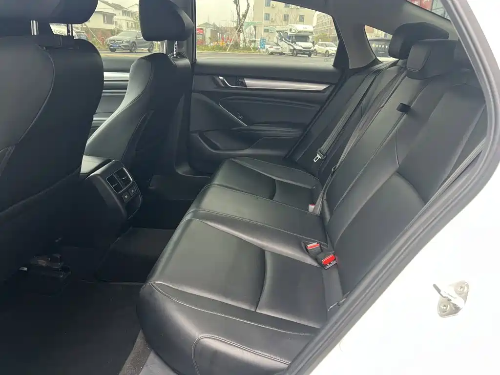 Honda Accord — фото 24