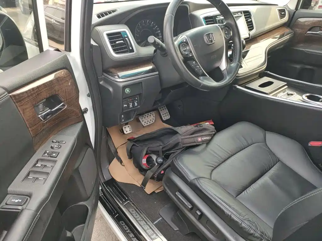 Honda Odyssey — фото 15