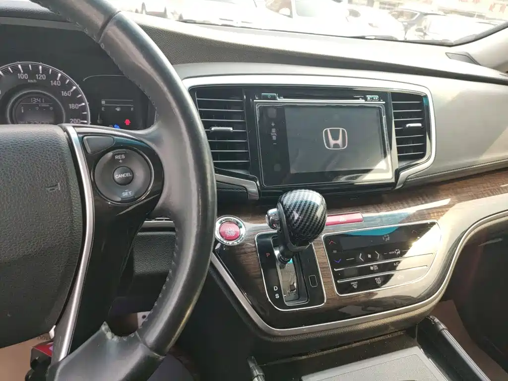Honda Odyssey — фото 10