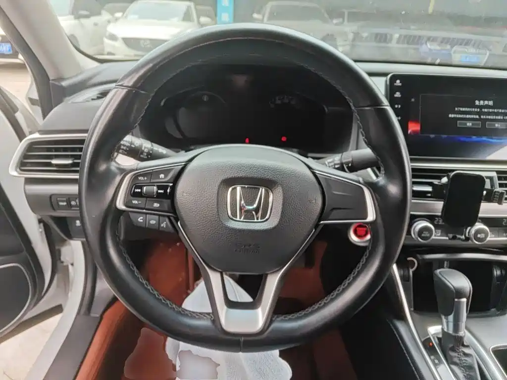 Honda Accord — фото 11