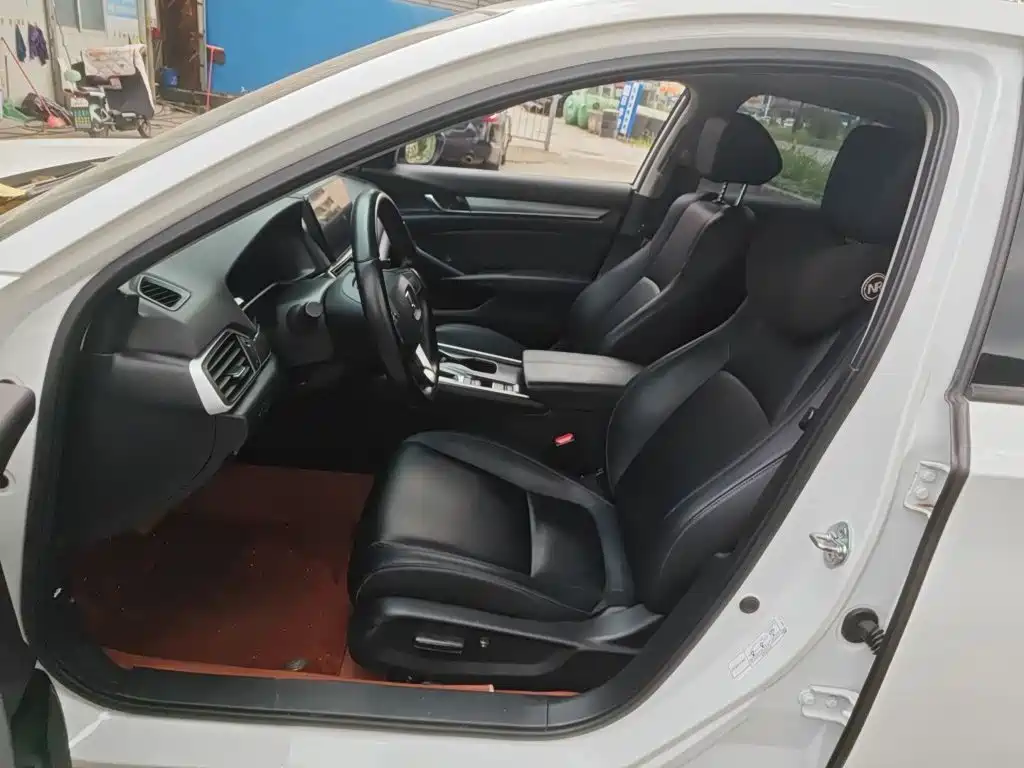 Honda Accord — фото 15