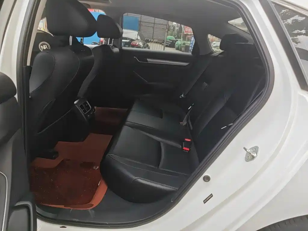 Honda Accord — фото 17