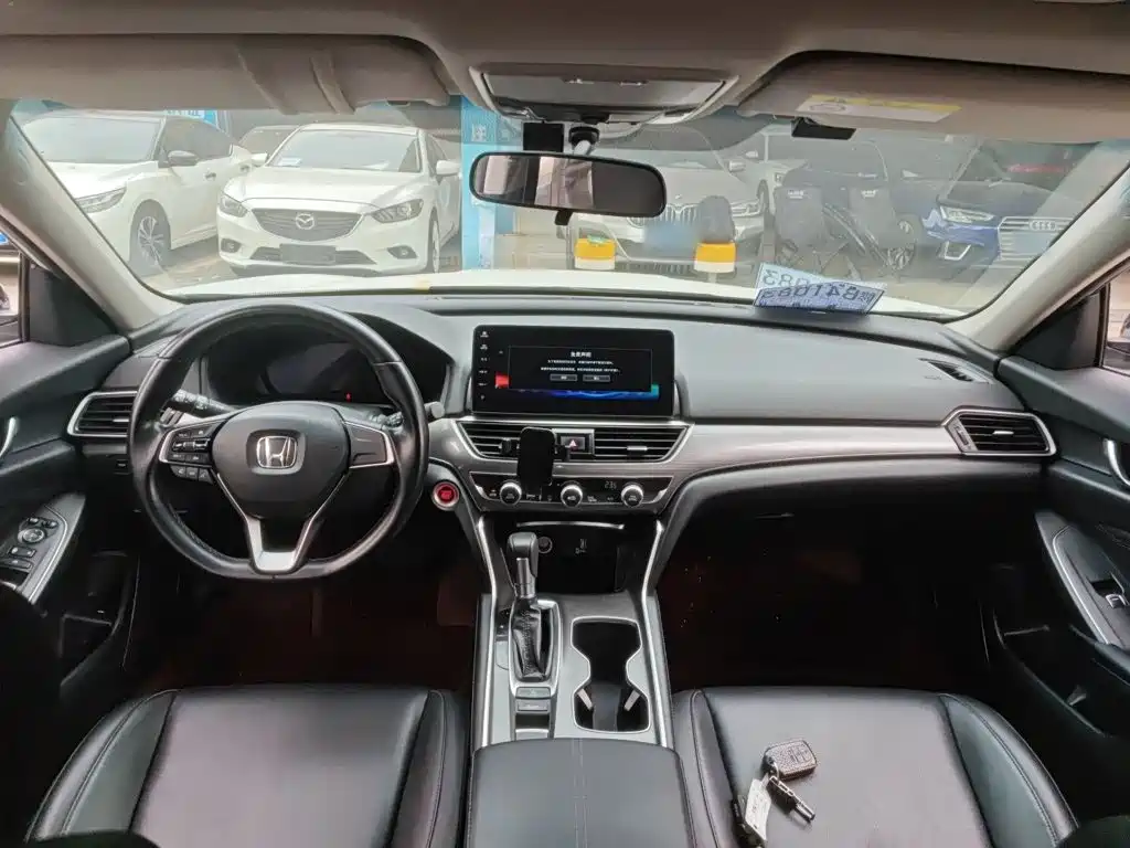 Honda Accord — фото 10