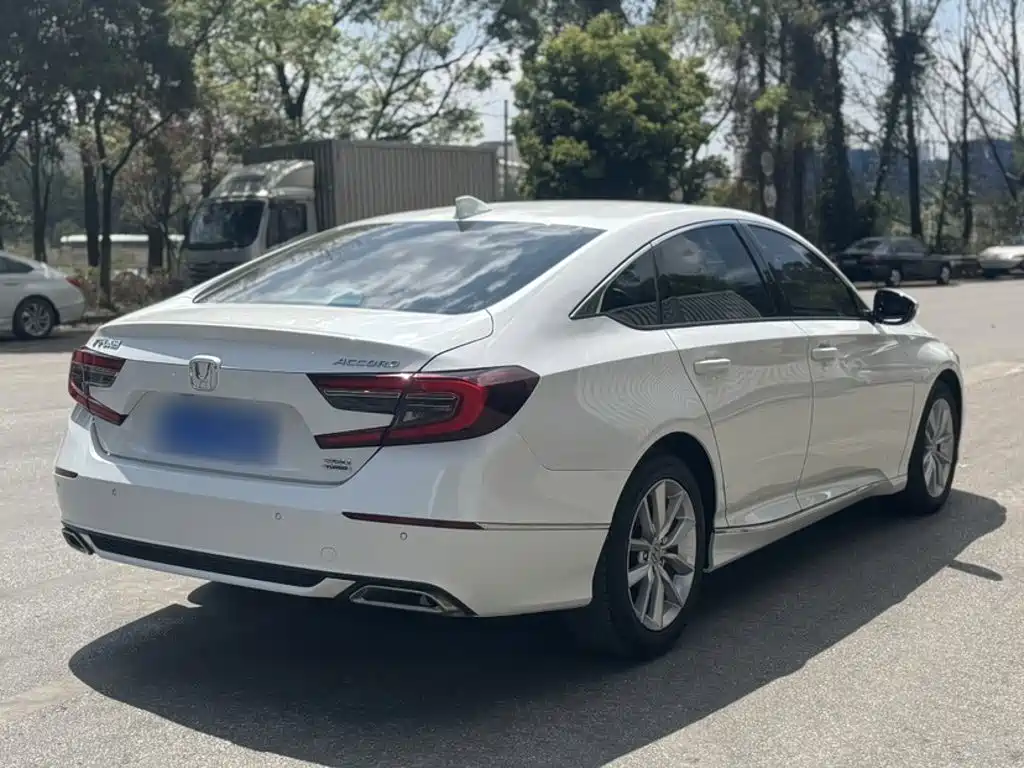 Honda Accord — фото 11
