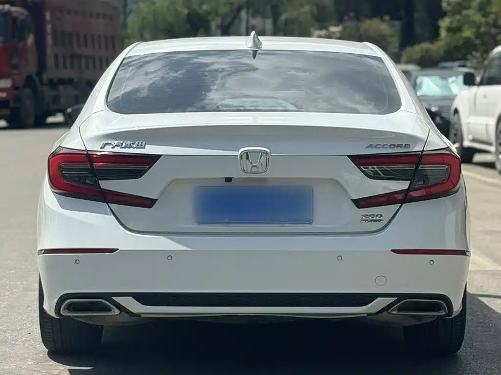 Honda Accord — фото 10