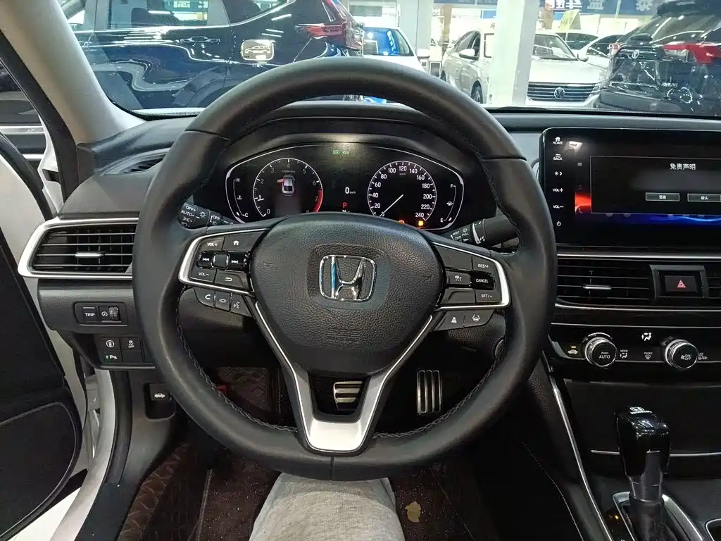 Honda Accord — фото 11