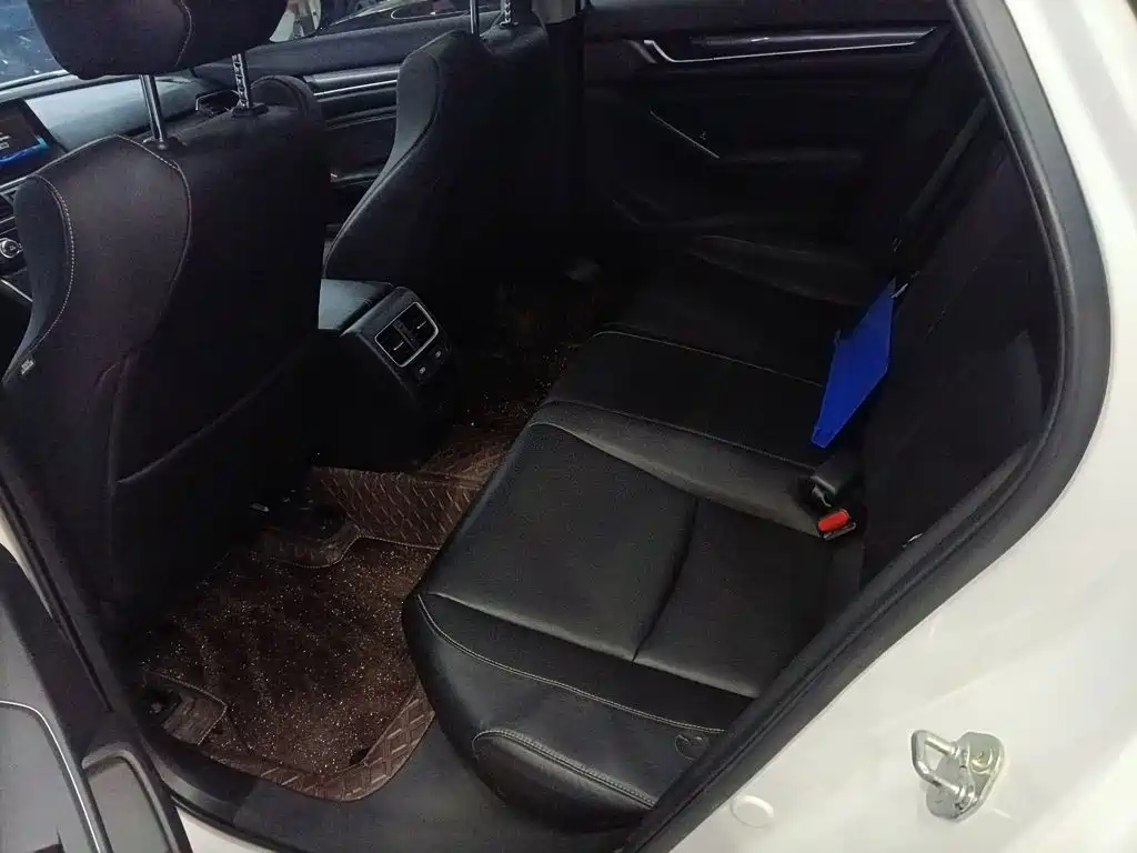 Honda Accord — фото 17