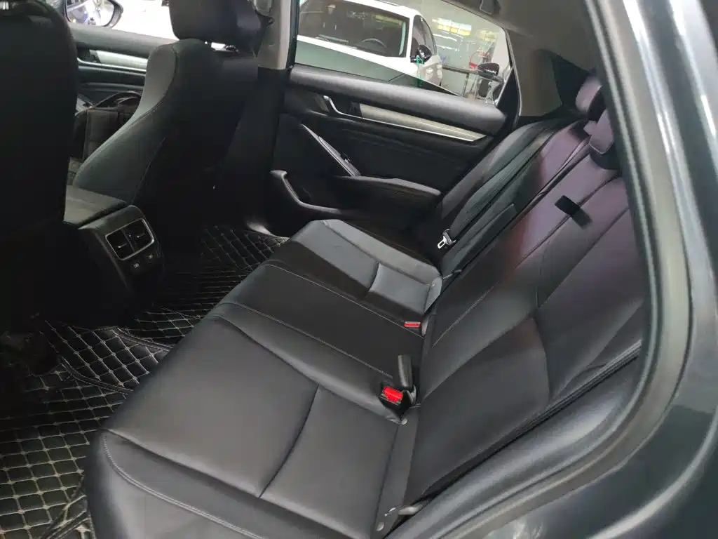 Honda Accord — фото 17