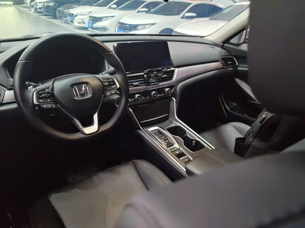 Honda Accord — фото 10