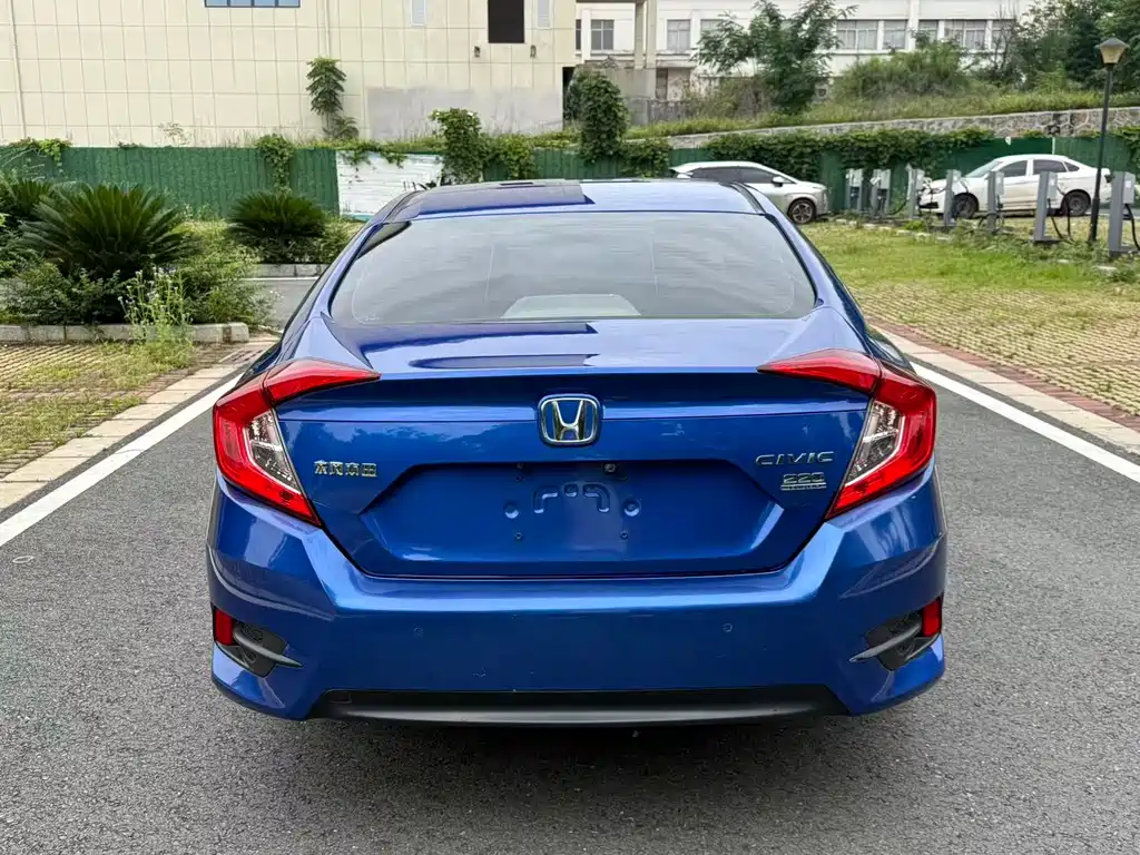 Honda Civic — фото 10