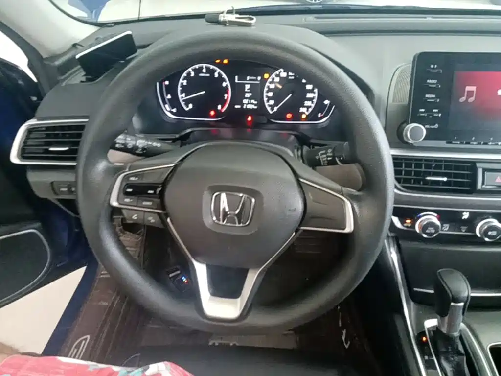 Honda Accord — фото 11