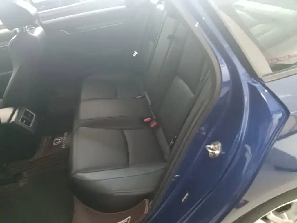Honda Accord — фото 17