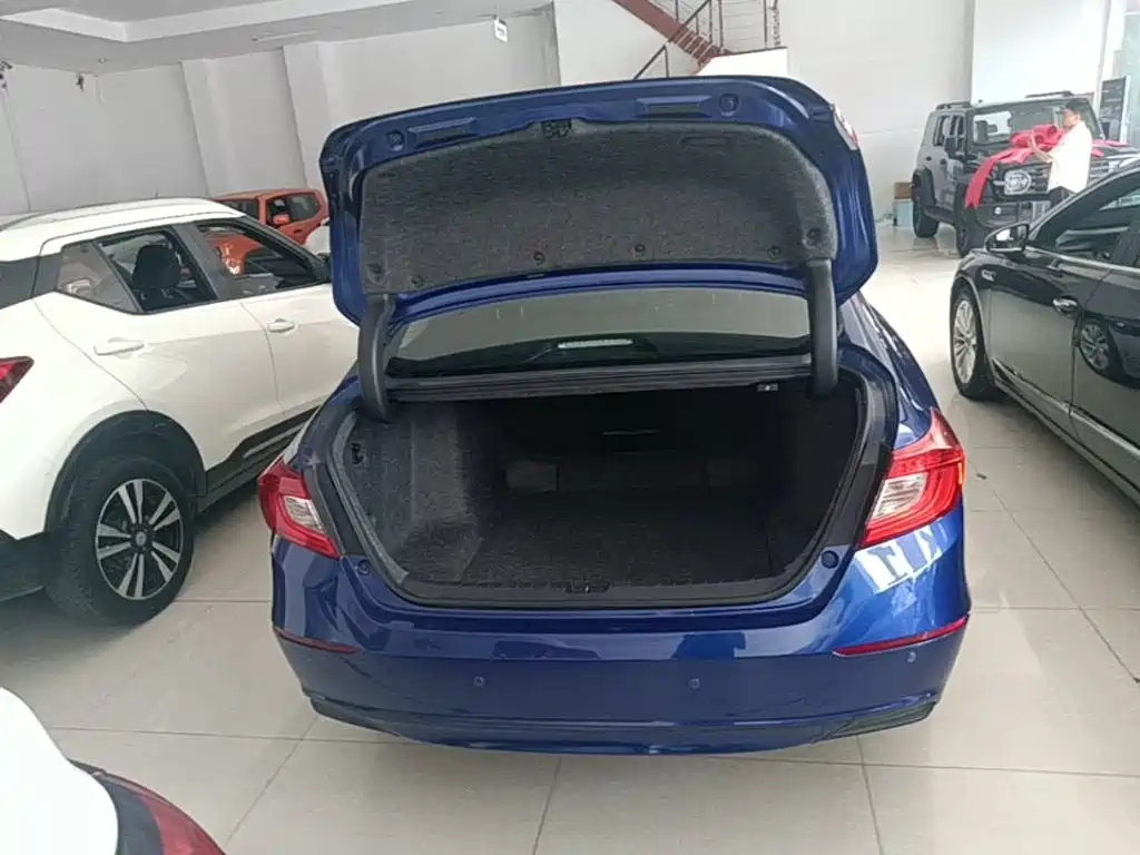 Honda Accord — фото 19