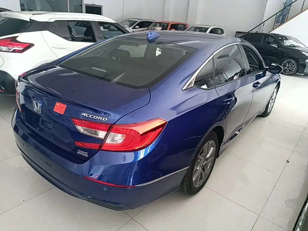 Honda Accord — фото 7