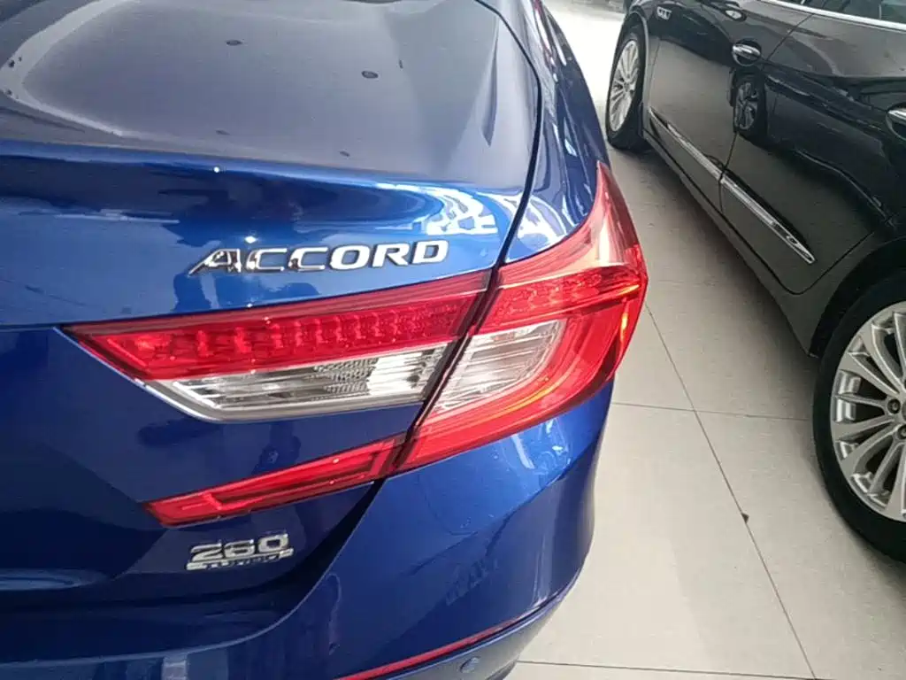 Honda Accord — фото 8