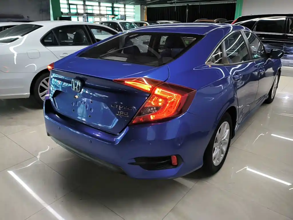 Honda Civic — фото 7