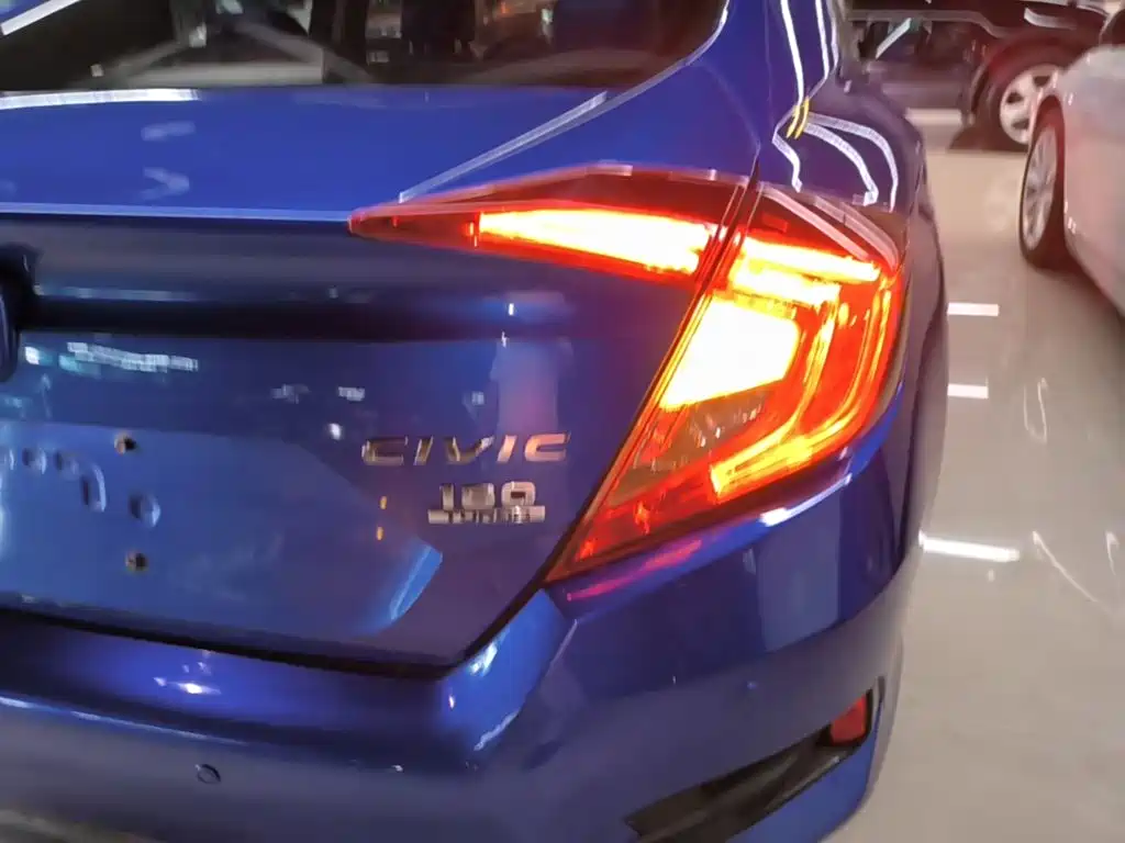 Honda Civic — фото 8