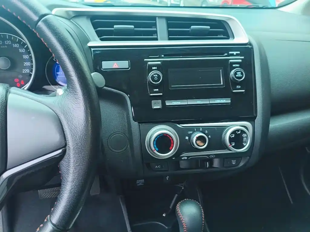 Honda Fit — фото 13