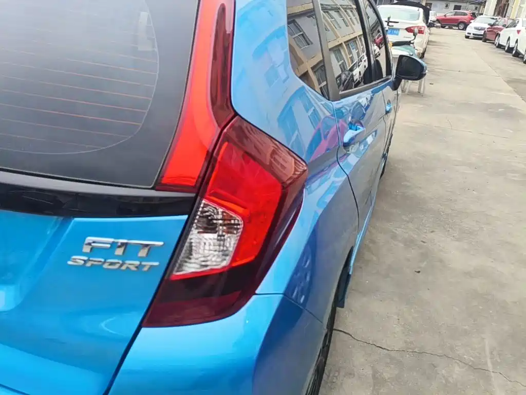 Honda Fit — фото 8