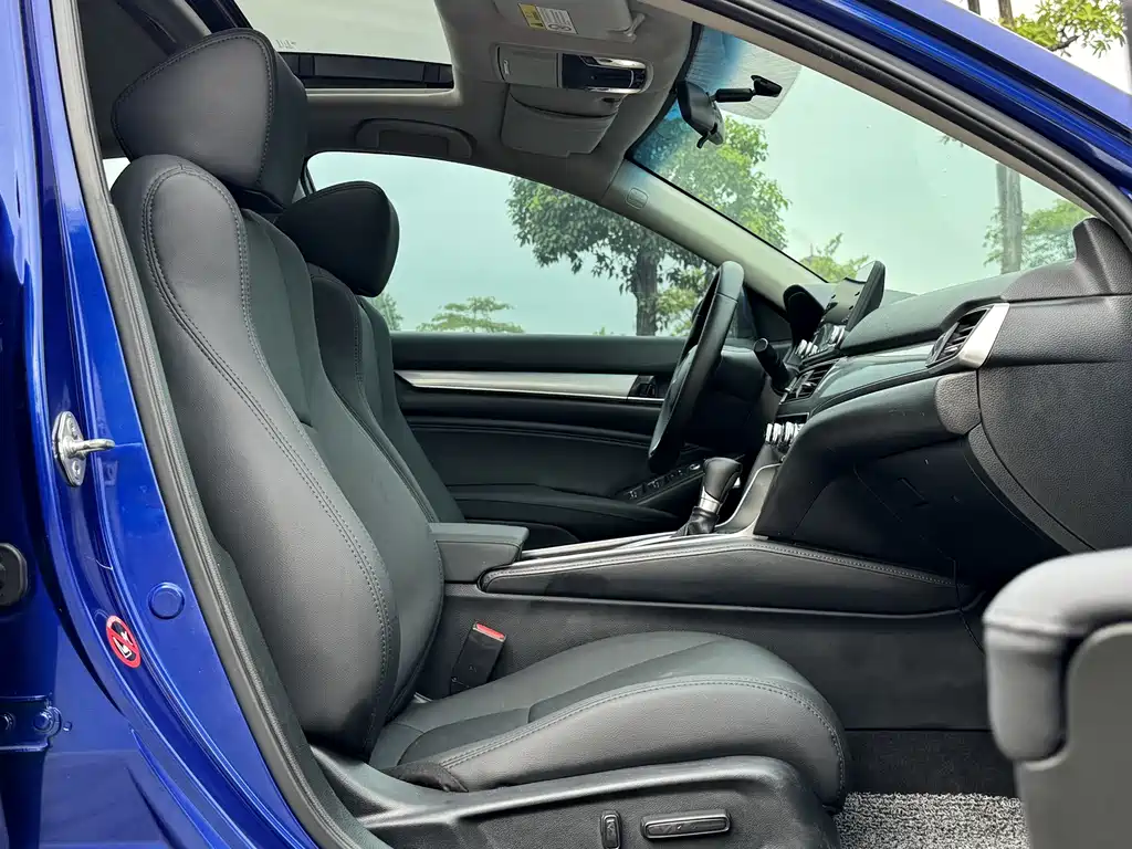 Honda Accord — фото 11