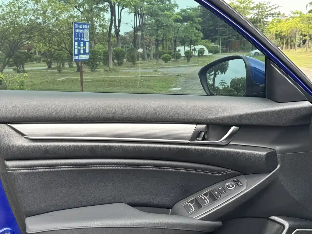 Honda Accord — фото 15