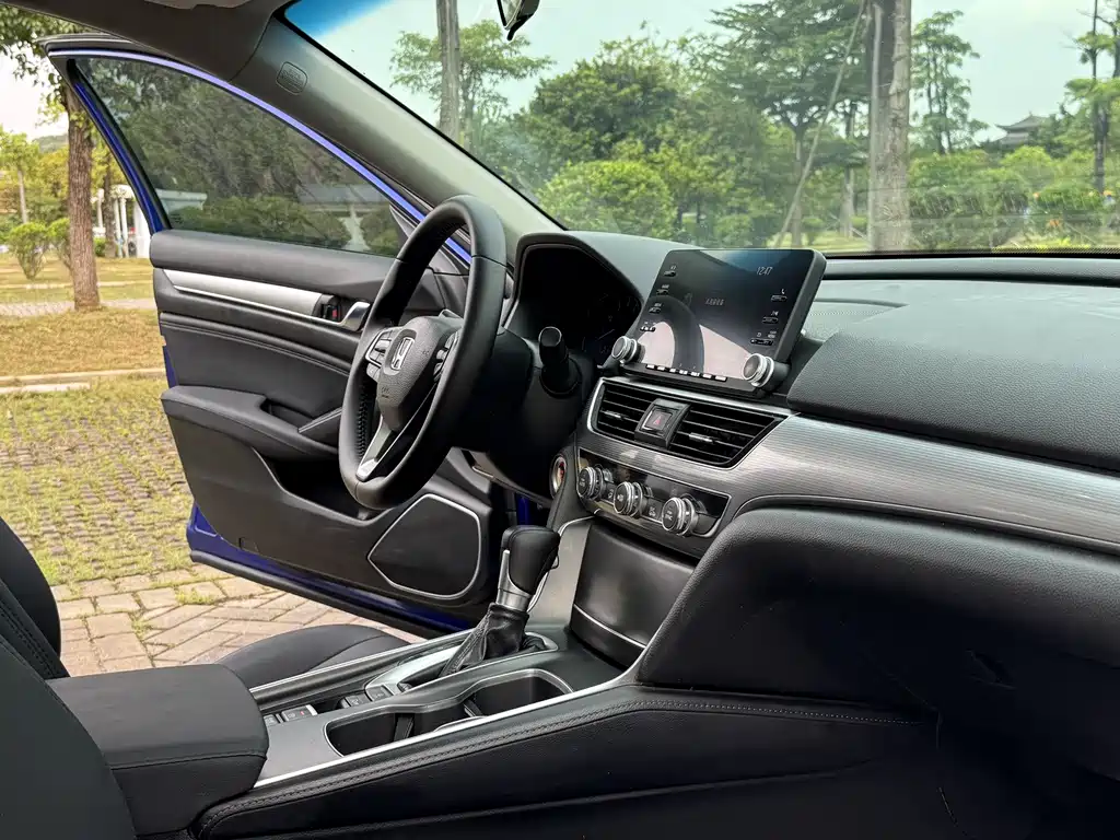 Honda Accord — фото 18