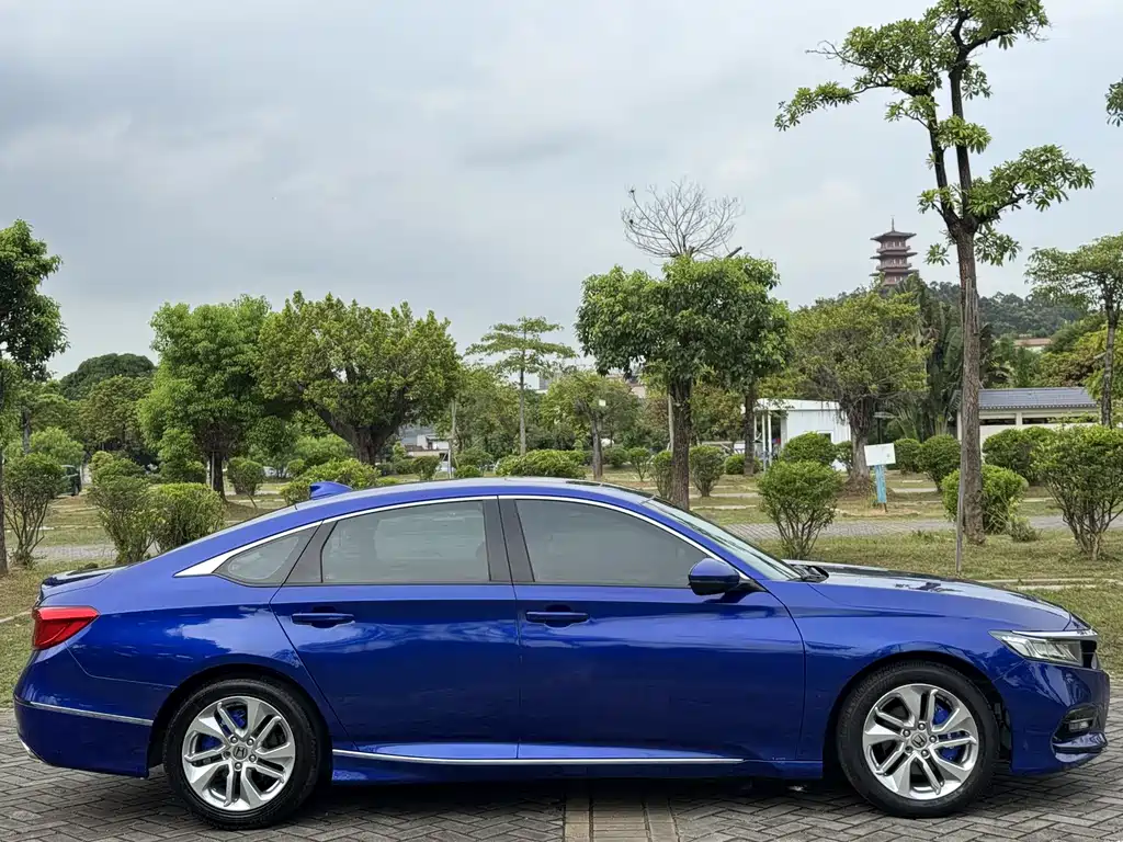 Honda Accord — фото 8