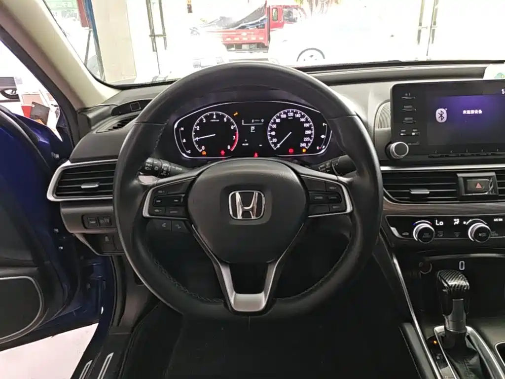 Honda Accord — фото 11