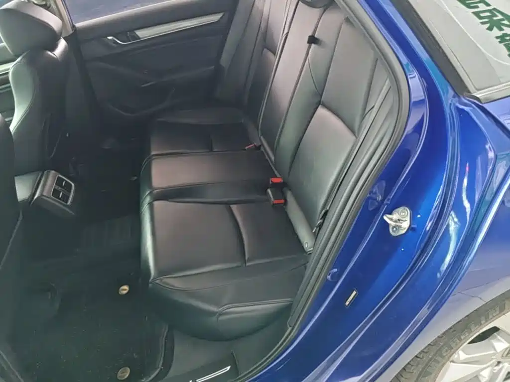 Honda Accord — фото 17