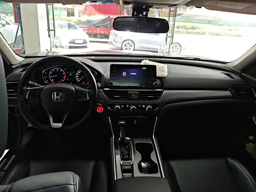 Honda Accord — фото 10