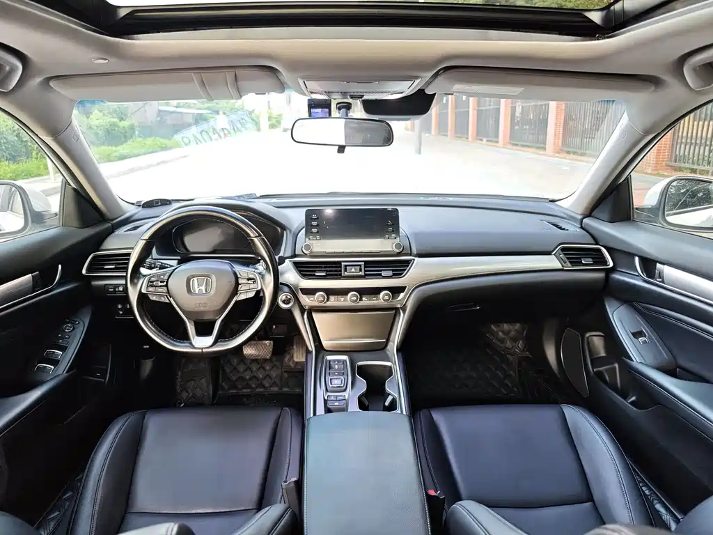 Honda Accord — фото 11