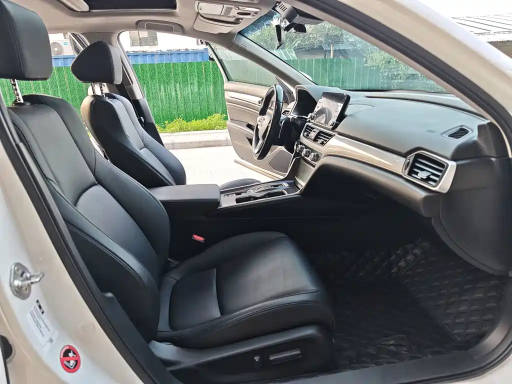 Honda Accord — фото 10