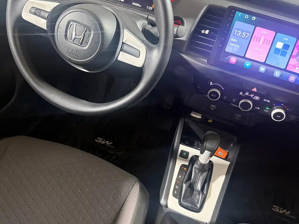 Honda Fit — фото 11