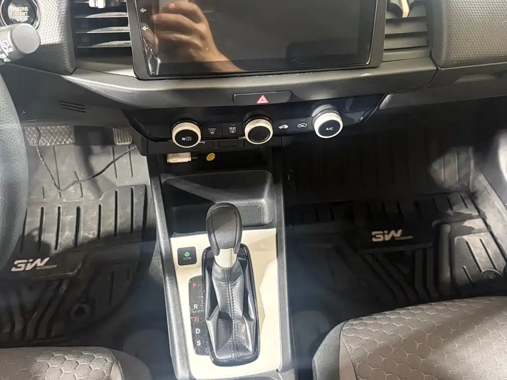 Honda Fit — фото 8