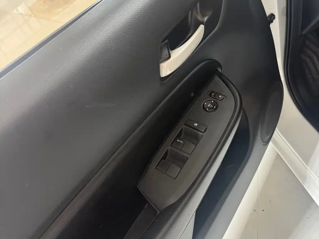 Honda Fit — фото 10