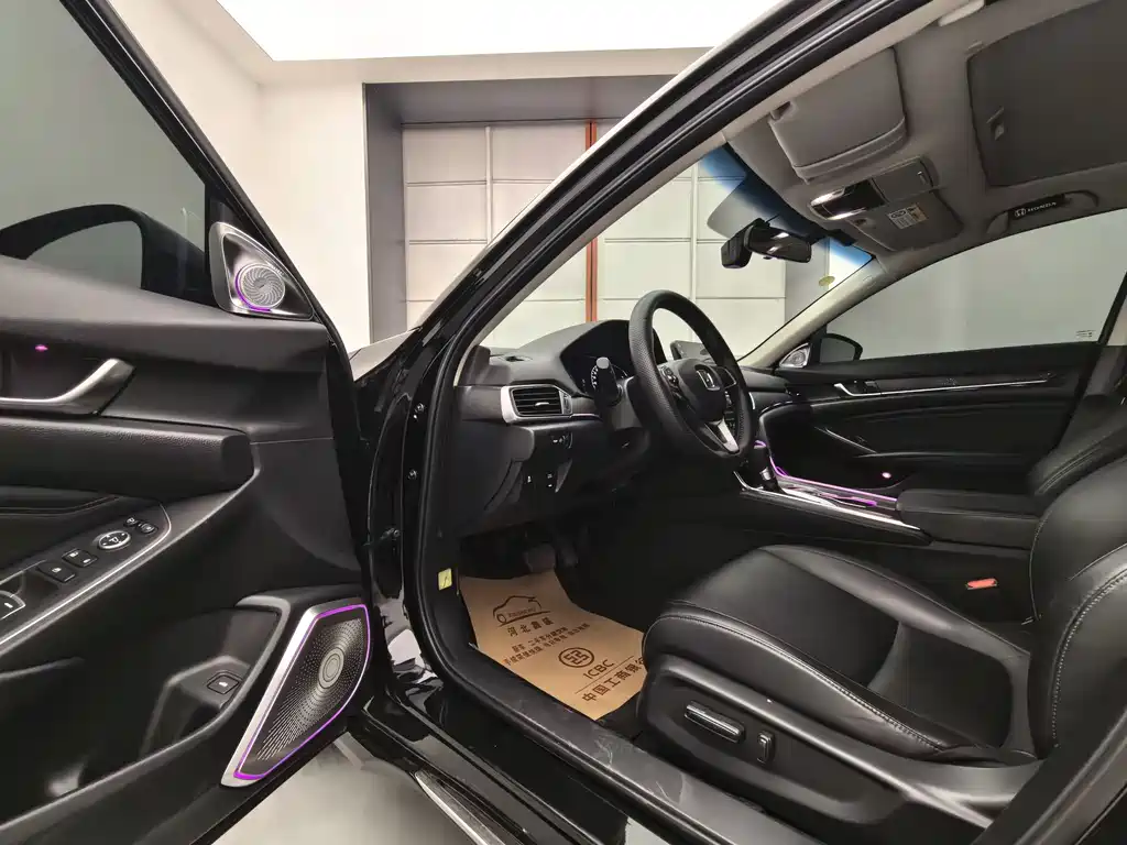 Honda Accord — фото 9