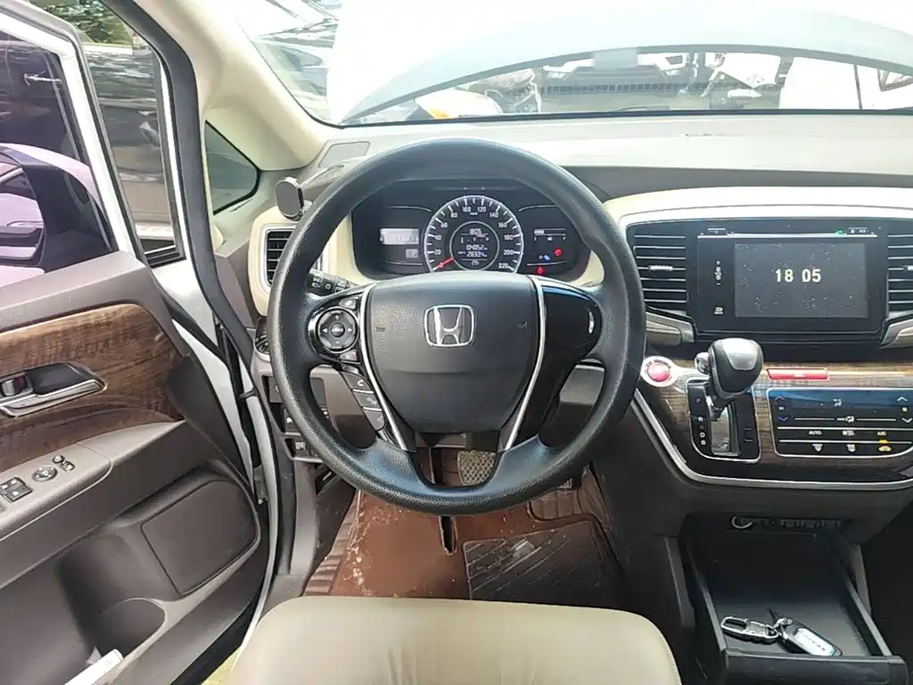 Honda Odyssey — фото 11