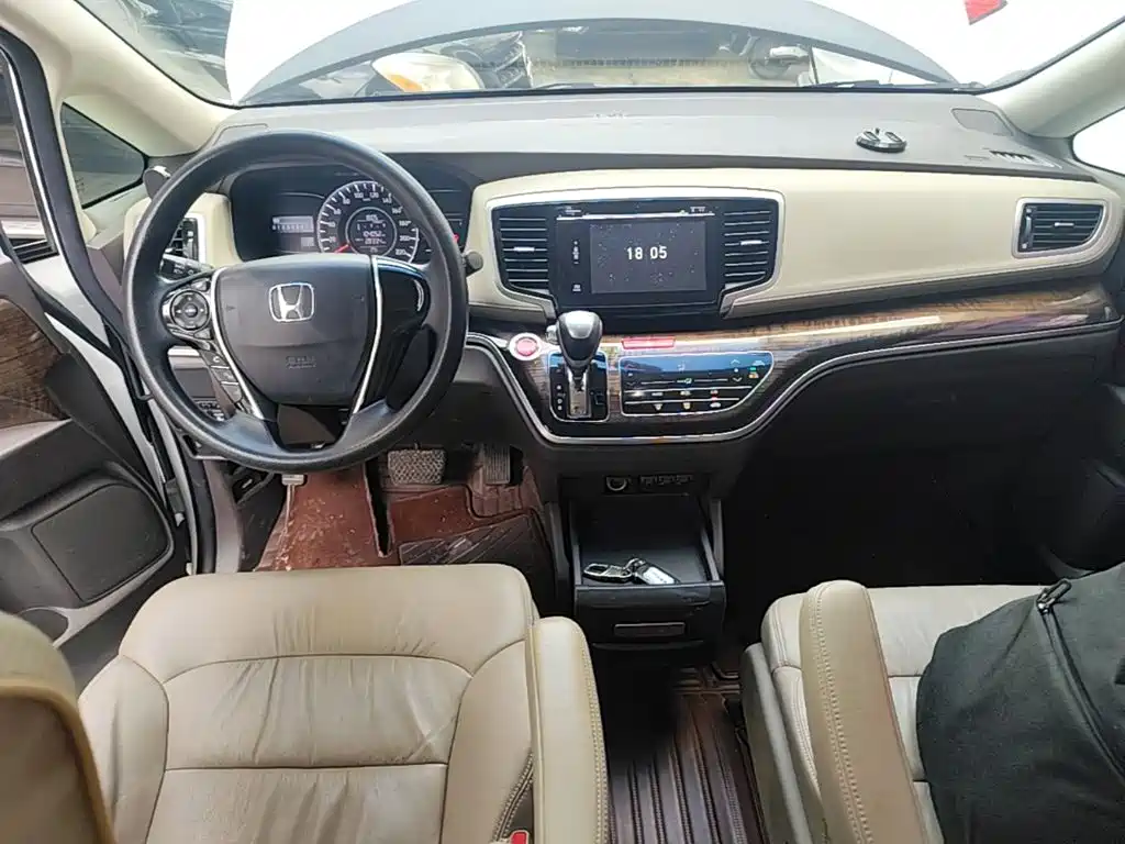 Honda Odyssey — фото 10