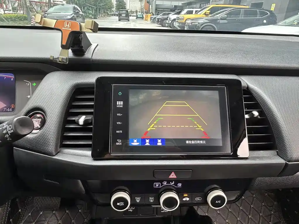 Honda Fit — фото 13