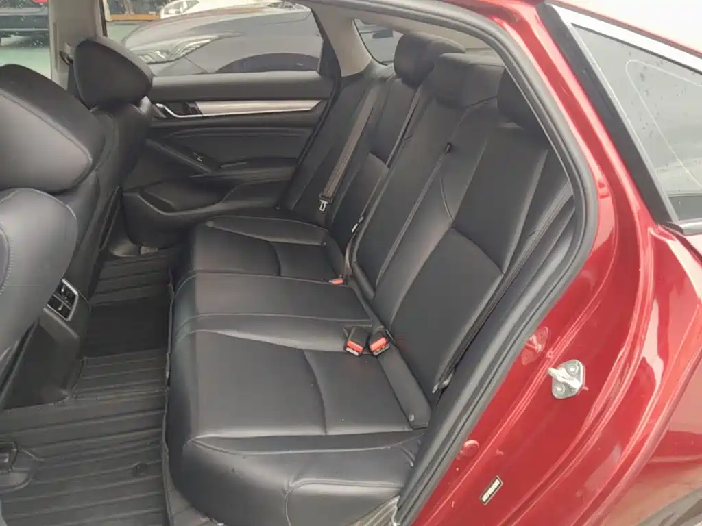 Honda Accord — фото 17