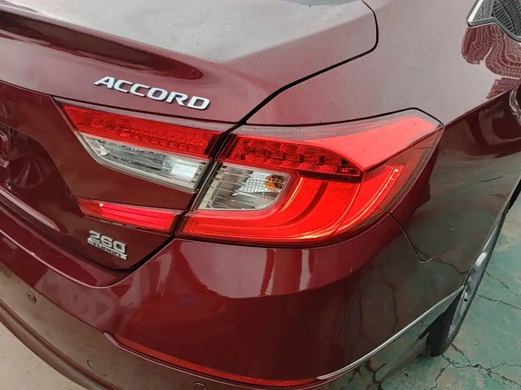 Honda Accord — фото 8