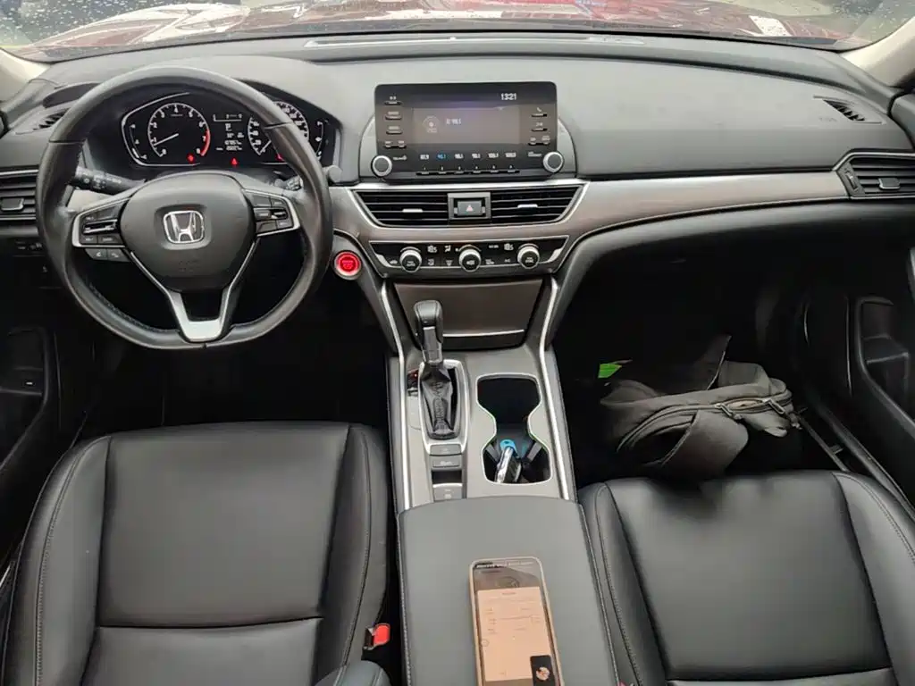 Honda Accord — фото 10