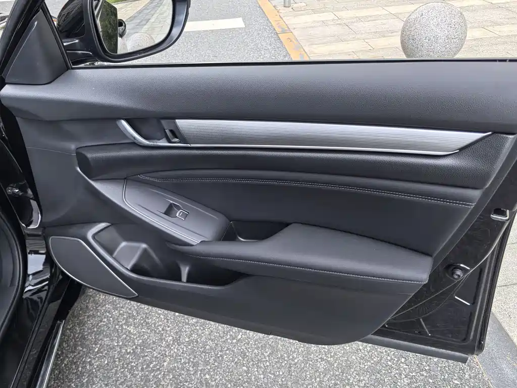 Honda Accord — фото 11