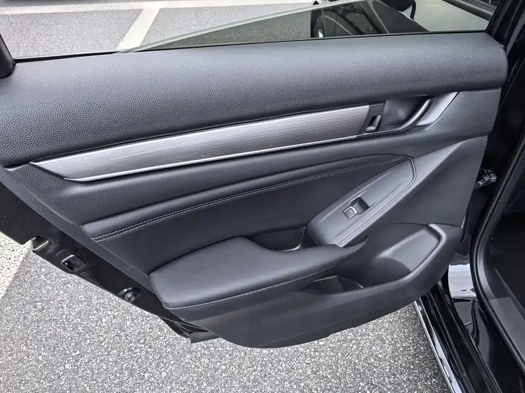 Honda Accord — фото 17