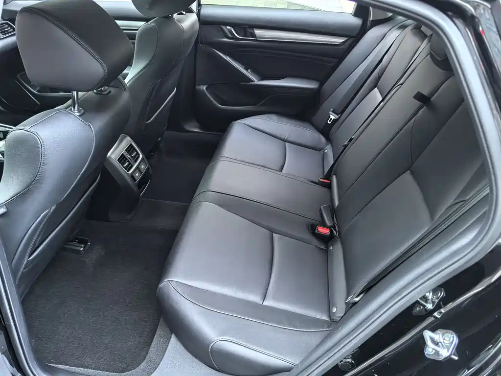 Honda Accord — фото 19
