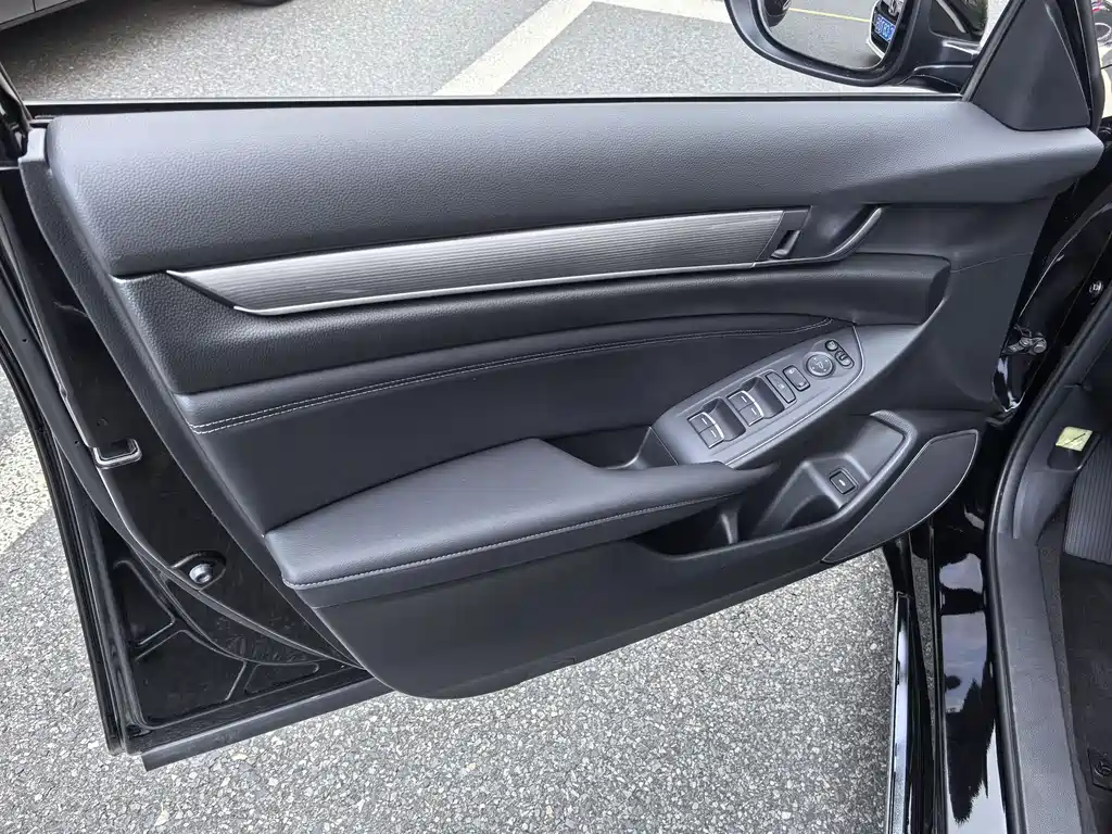 Honda Accord — фото 20