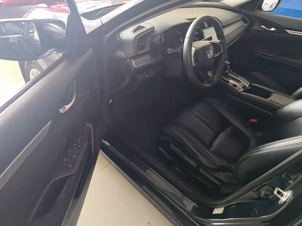 Honda Civic — фото 16