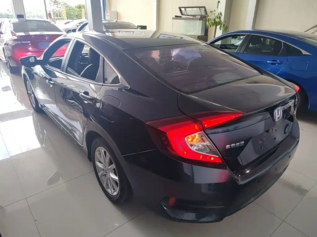 Honda Civic — фото 5