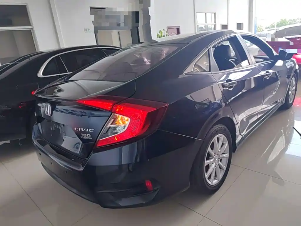 Honda Civic — фото 7
